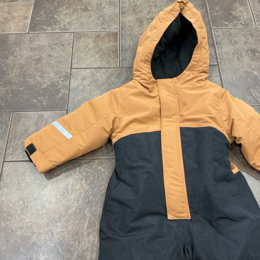 💰Make an offer, bundle and save💰 Kids Two-Tone Hooded Snowsuit - Picture 2 of 7